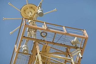 Antenna installation at fixed mast